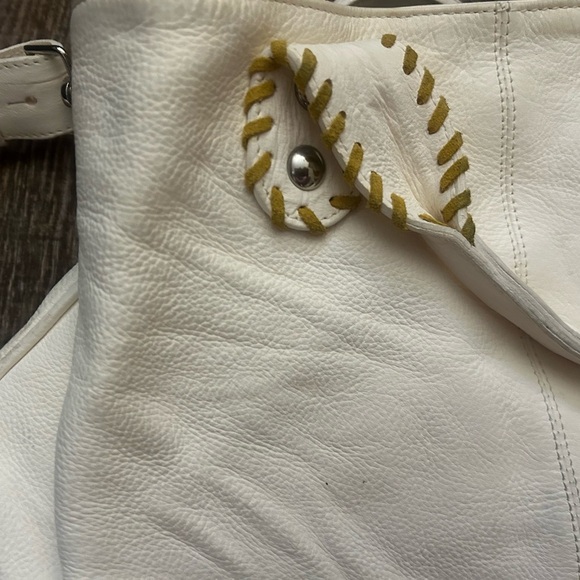 Via Repubblica NWOT large white bag! Larger stitch made in Italy and a nice bag - Picture 3 of 16